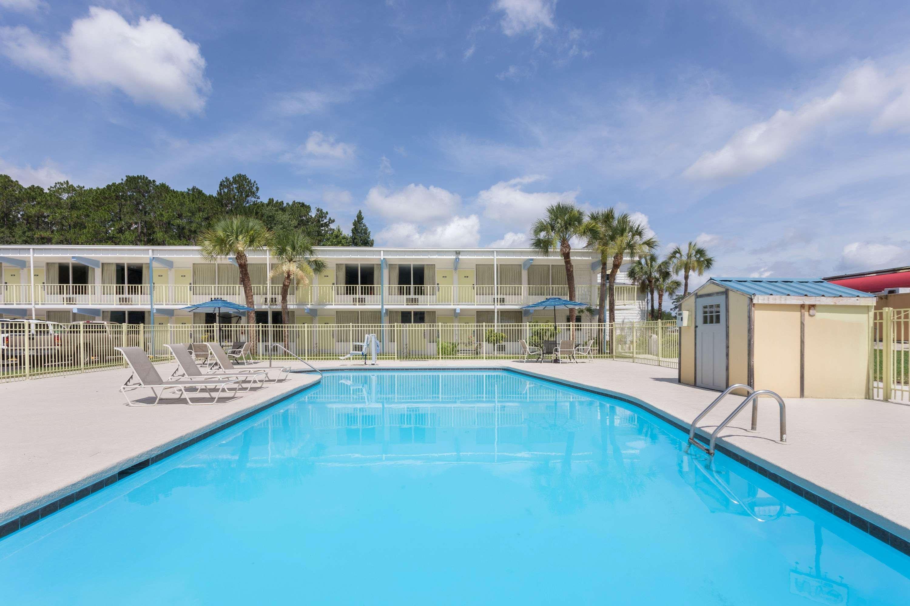 Super 8 By Wyndham Kingsland I-95 Naval Base Area Hotel Exterior photo